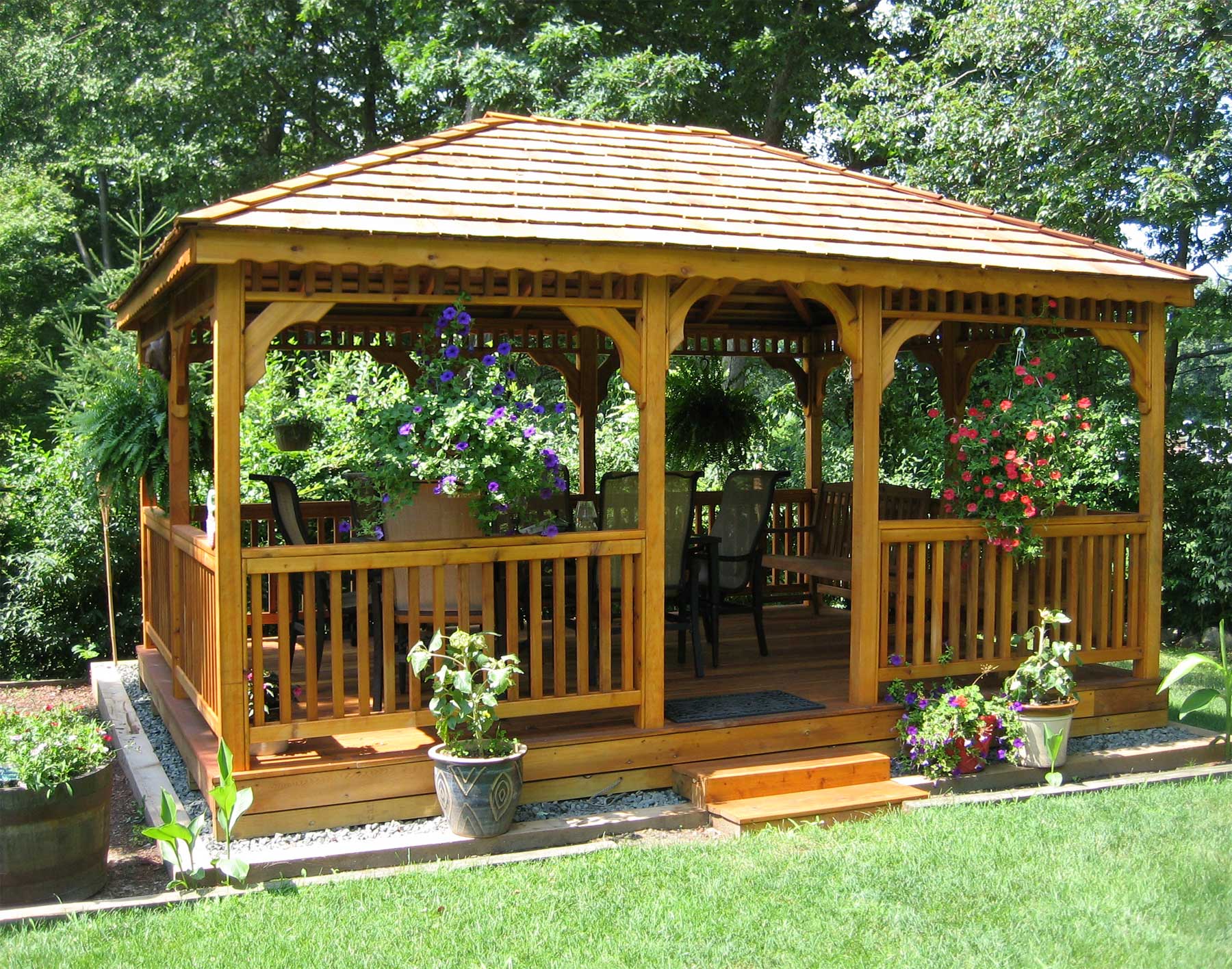 Model de foisor de gradina din lemn