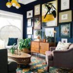 Living decorat in stil eclectic cu albastru si galben