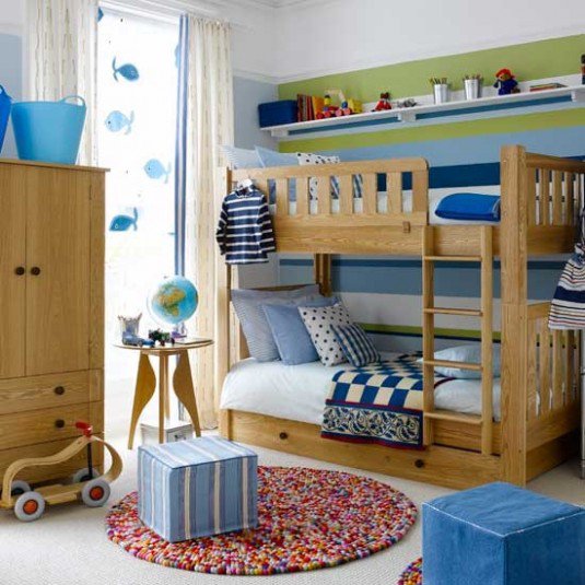 camera pentru baieti cu diferite tonuri de albastru