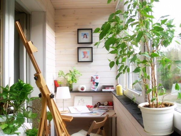 Birou si sevalet in balcon