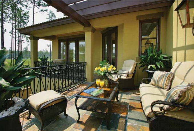 Balcon casa in stil mediteranean